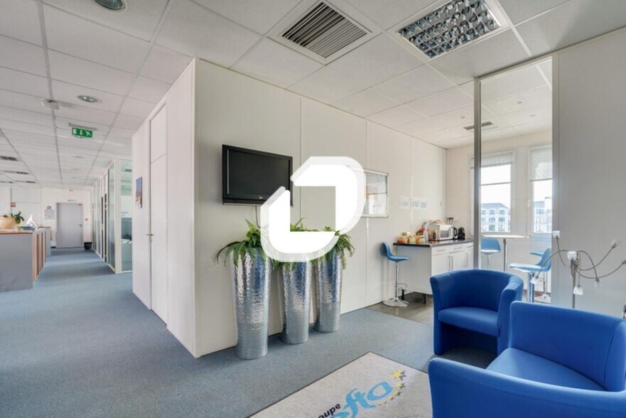 Office in Chessy to rent - Building Photo - Image 2 of 11