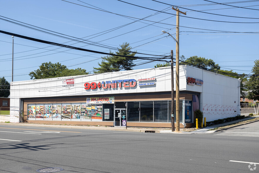 49 Old Country Rd, Westbury, NY for sale - Primary Photo - Image 1 of 6