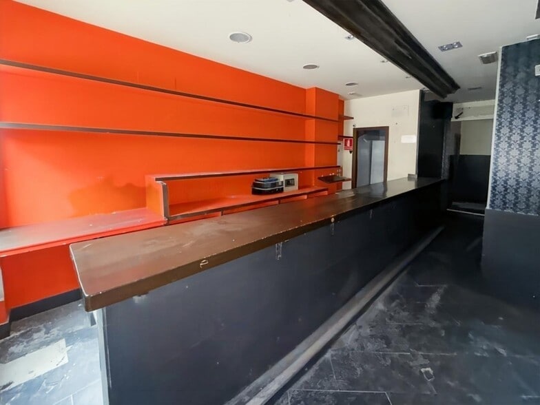 Retail in Madrid, Madrid to rent - Interior Photo - Image 1 of 3