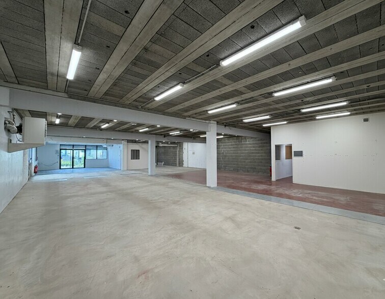 6 Chemin Des Gorges, Dardilly to rent - Interior Photo - Image 2 of 12