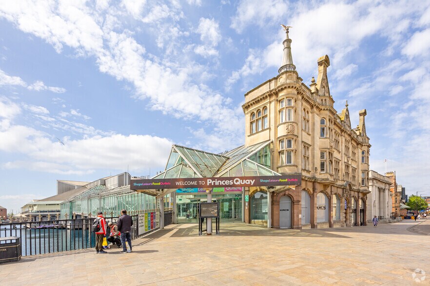 Princes Dock St, Hull to rent - Building Photo - Image 1 of 7