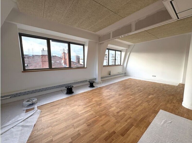 1 Rue Du Docteur Pierre-Fleury Papillon, Villeurbanne to rent - Interior Photo - Image 2 of 10