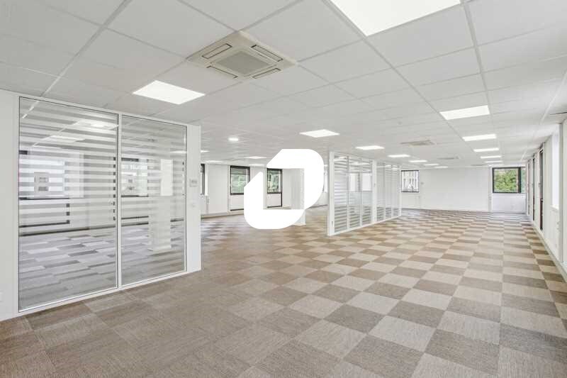 Office in Chatou to rent - Interior Photo - Image 1 of 11
