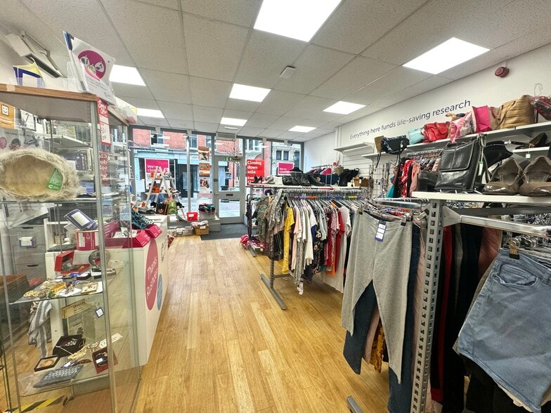 22 High St, Rushden to rent - Building Photo - Image 2 of 4