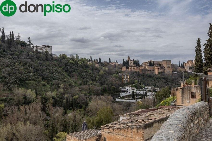 Calle Vereda de los Pinchos, 64, Granada, Granada for sale - Primary Photo - Image 1 of 18