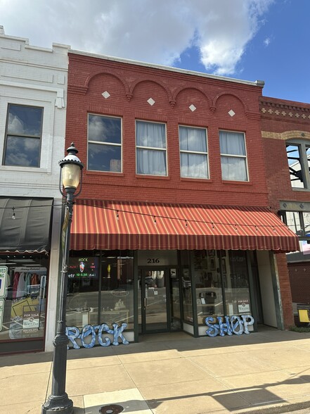 216 W Randolph Ave, Enid, OK for sale - Primary Photo - Image 1 of 1