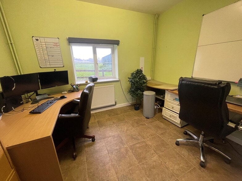 Brickfields, Maperton to rent - Building Photo - Image 3 of 4