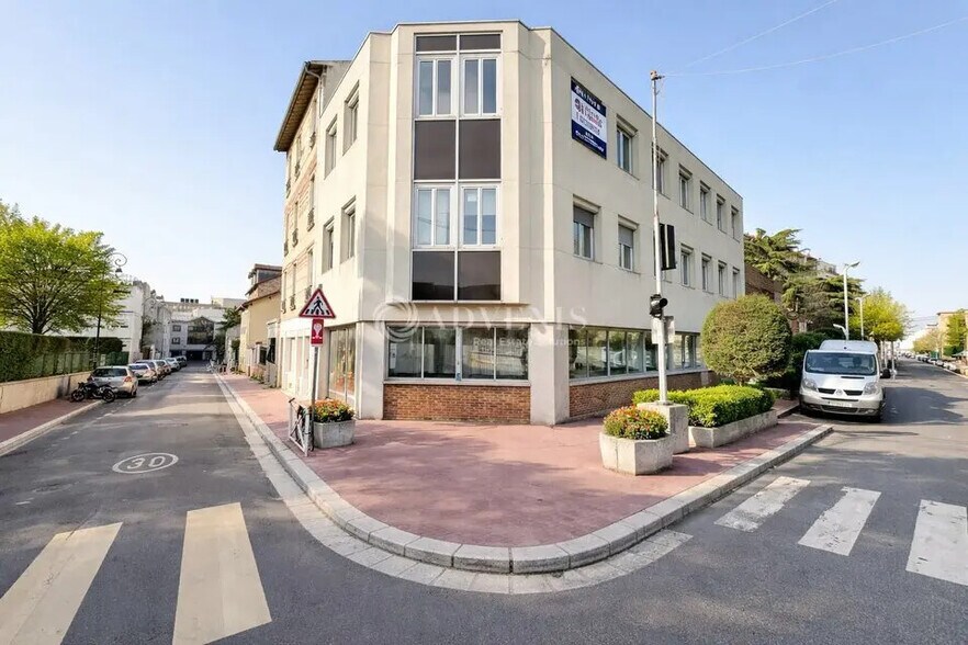 Office in Montrouge to rent - Building Photo - Image 2 of 6
