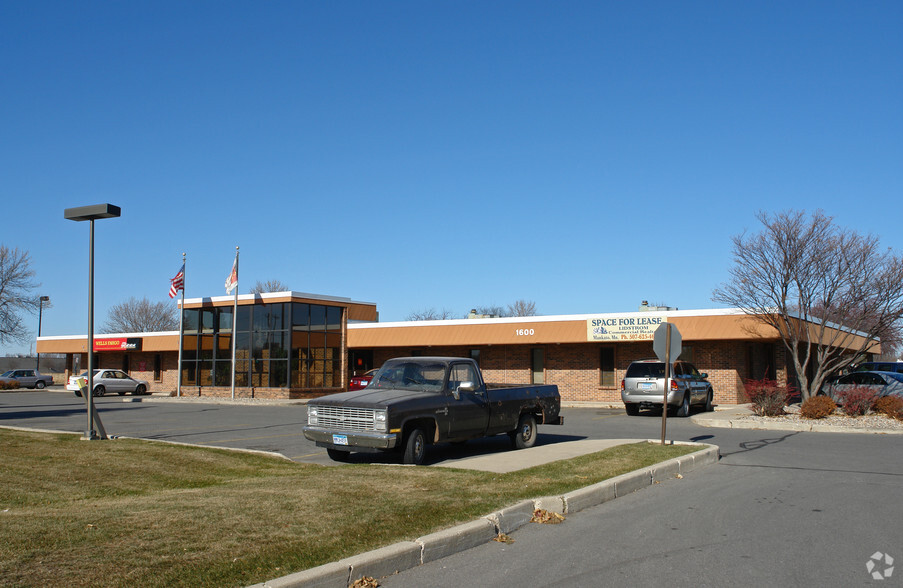 1600 E Madison Ave, Mankato, MN for rent - Building Photo - Image 3 of 40