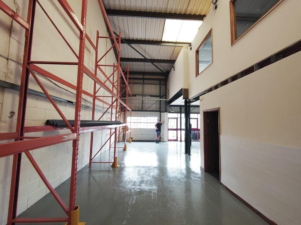 5 Brunel Rd, Totton to rent Interior Photo- Image 1 of 3