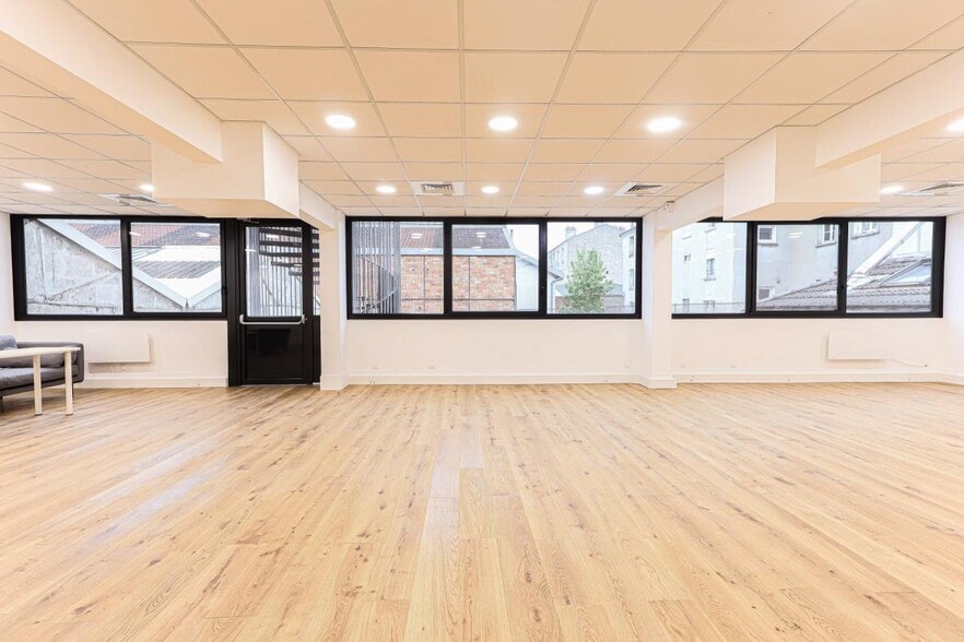 55 Avenue Danielle Casanova, Ivry-sur-Seine to rent - Interior Photo - Image 2 of 18