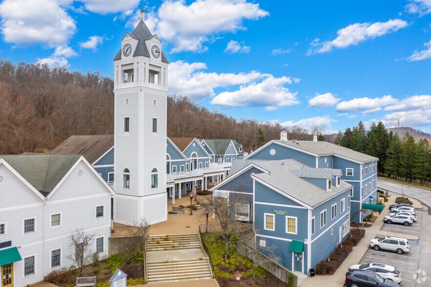 400 Clock Tower Commons, Brewster, NY for rent - Building Photo - Image 1 of 5