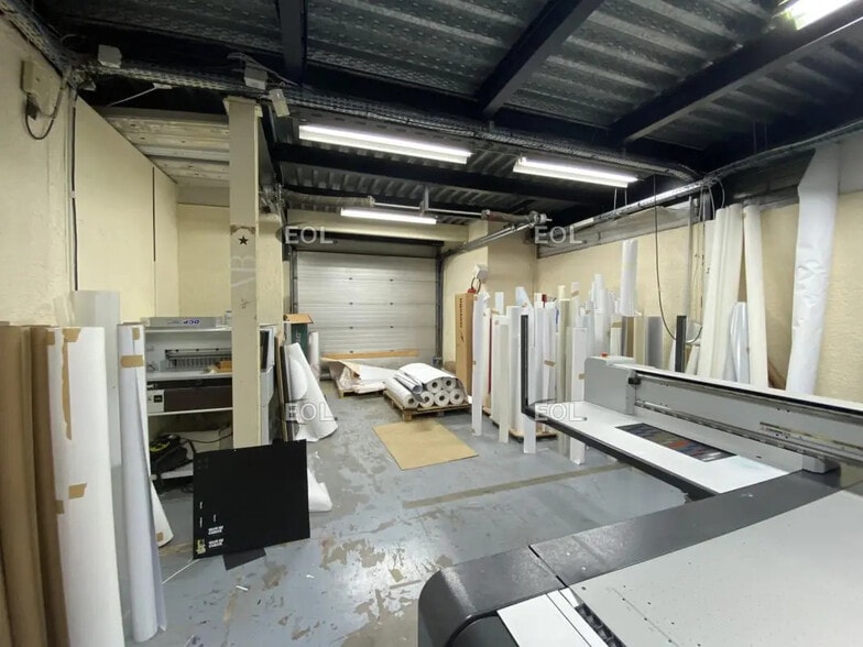 Light Industrial in Les Ulis to rent - Interior Photo - Image 3 of 8