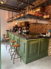 Retail in Madrid, Madrid to rent Interior Photo- Image 2 of 18