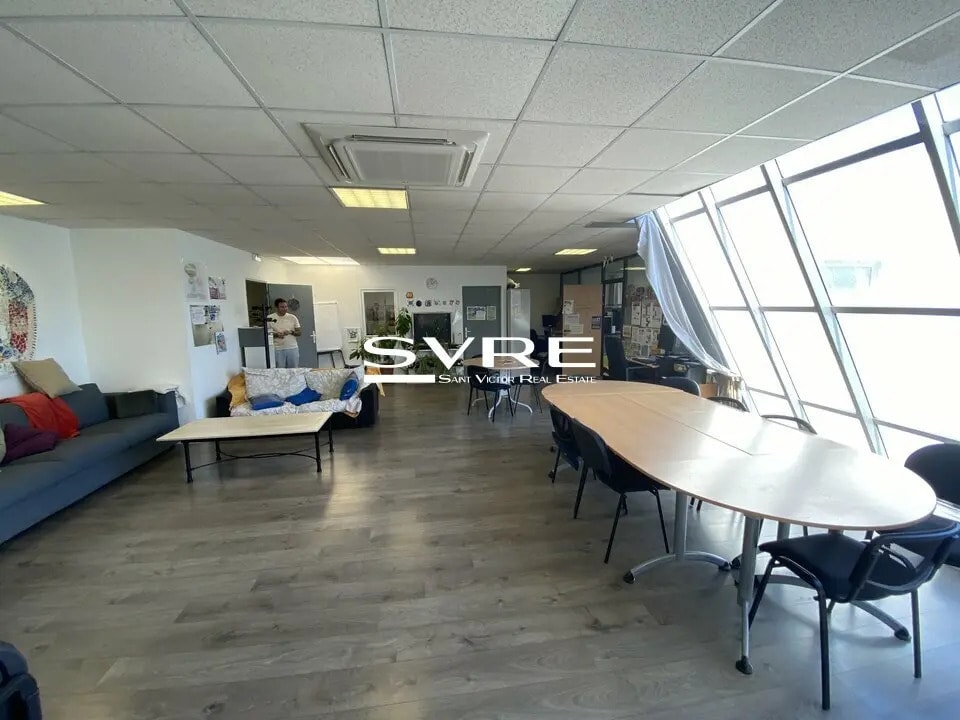 Location Bureaux 118 m² - Photo 1