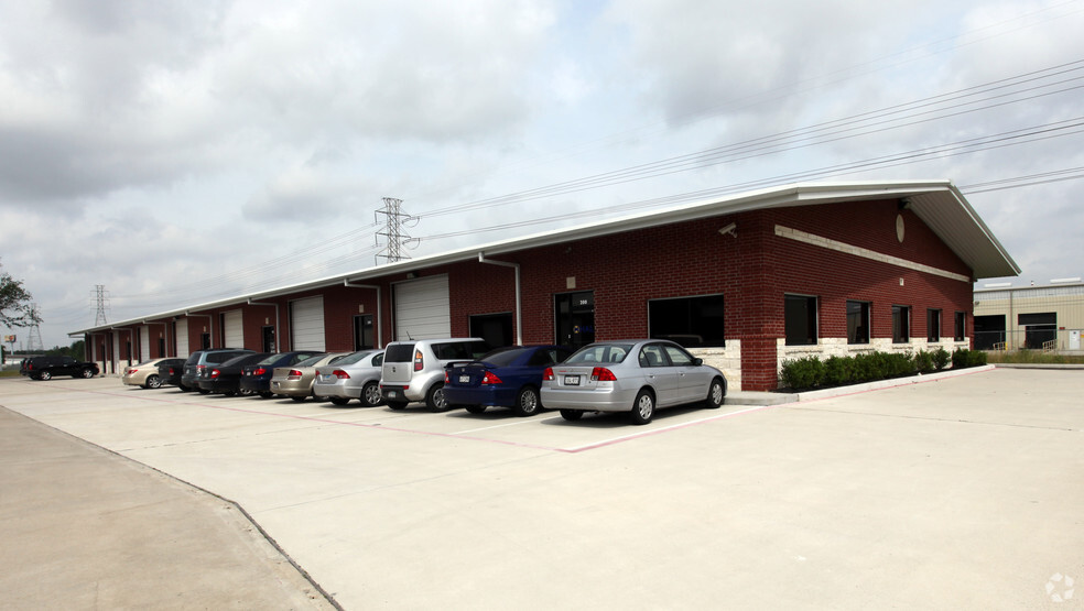 11101-11109 Cutten Rd, Houston, TX for rent - Building Photo - Image 1 of 4