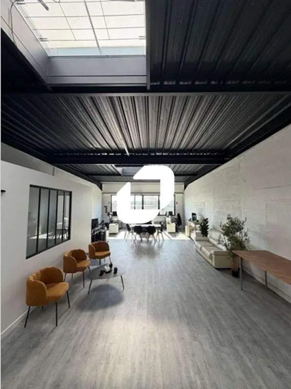 Light Industrial in Neuilly-Plaisance to rent Building Photo- Image 1 of 12