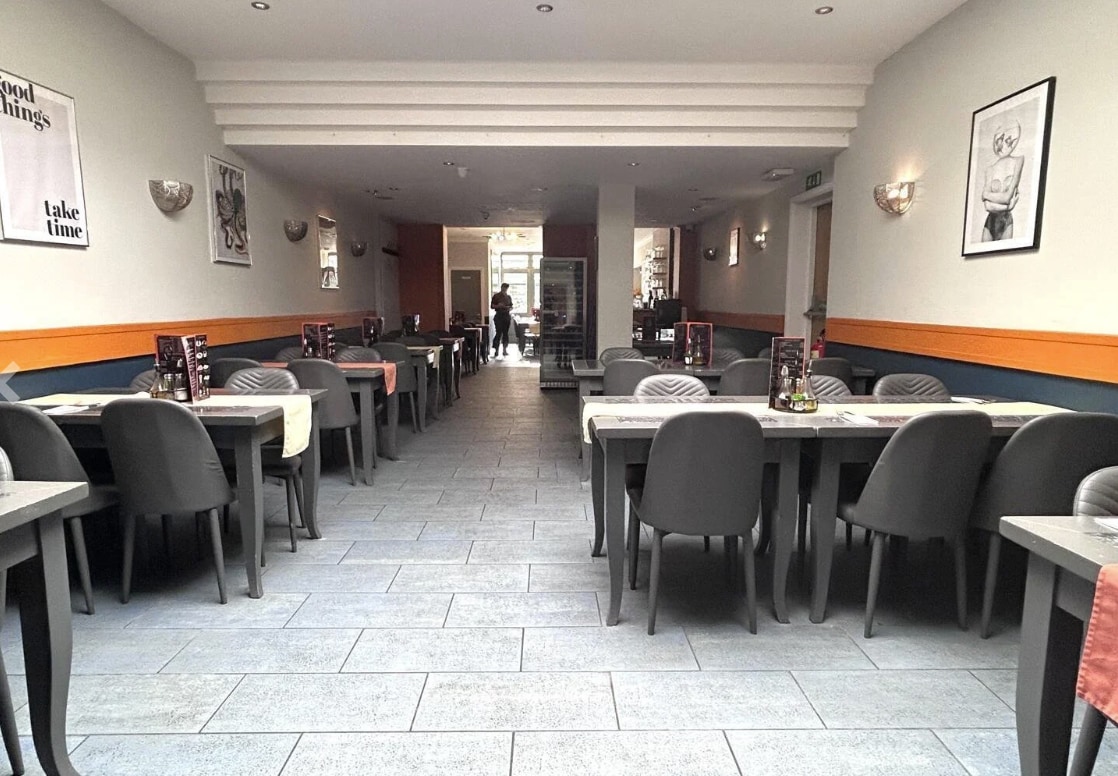 100 High Rd, London to rent Interior Photo- Image 1 of 8