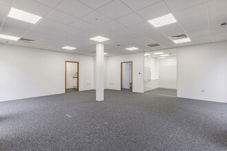 118 Putney Bridge Rd, London to rent Interior Photo- Image 2 of 5