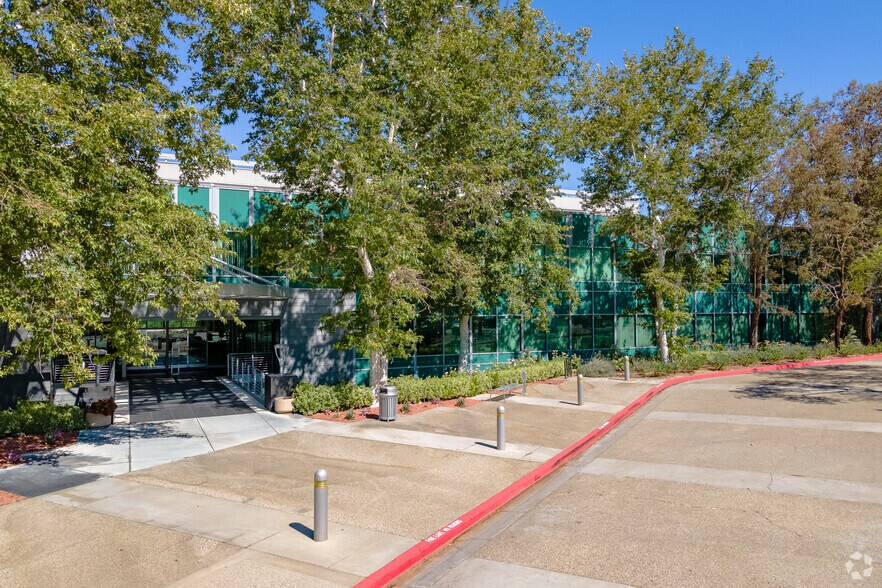 27200 Tourney Rd, Valencia 91355 Tourney Pointe UK