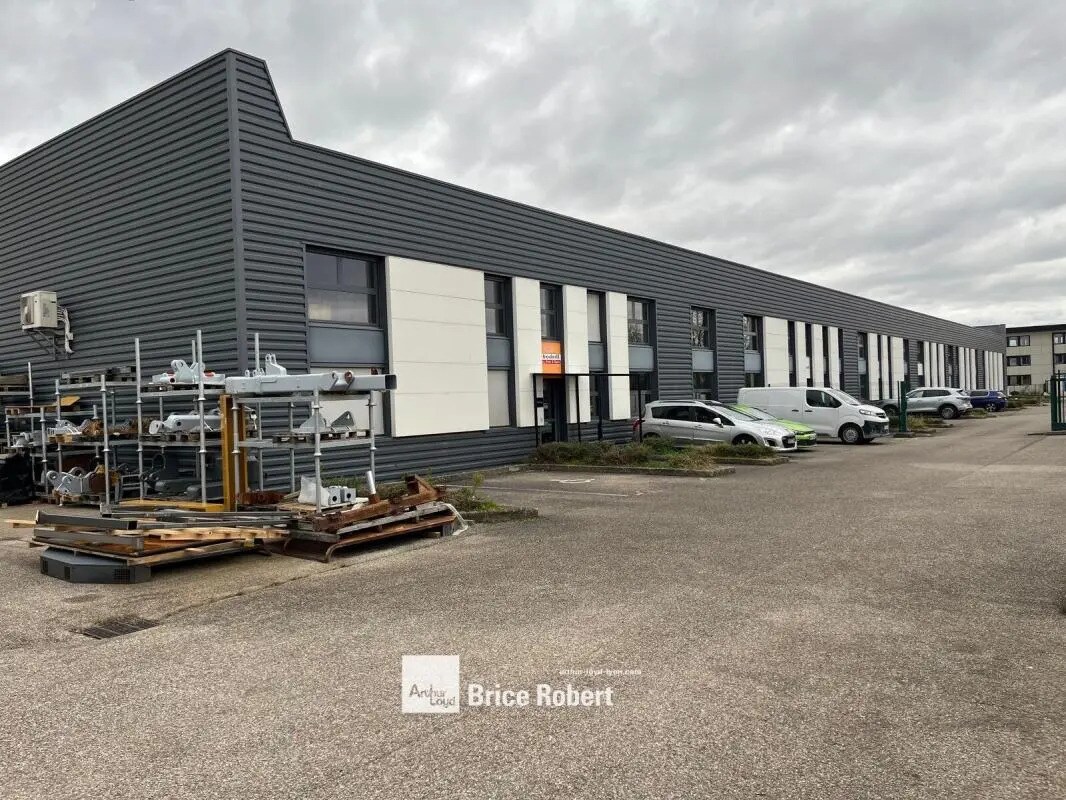 Light Industrial in Saint-Priest to rent Building Photo- Image 1 of 7