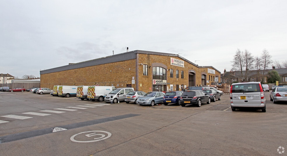 9 Lyham Rd, London to rent - Primary Photo - Image 1 of 2