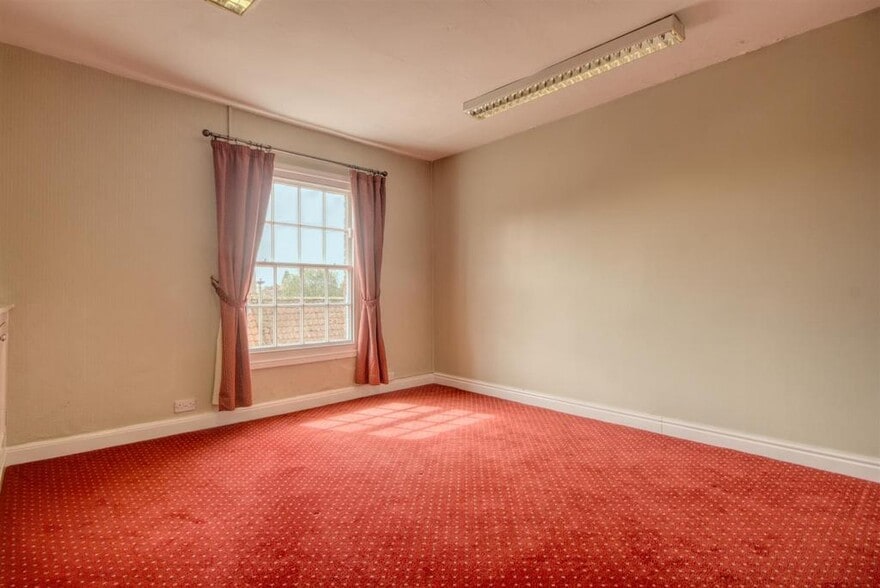 8-10 Millgate, Thirsk to rent - Building Photo - Image 3 of 12