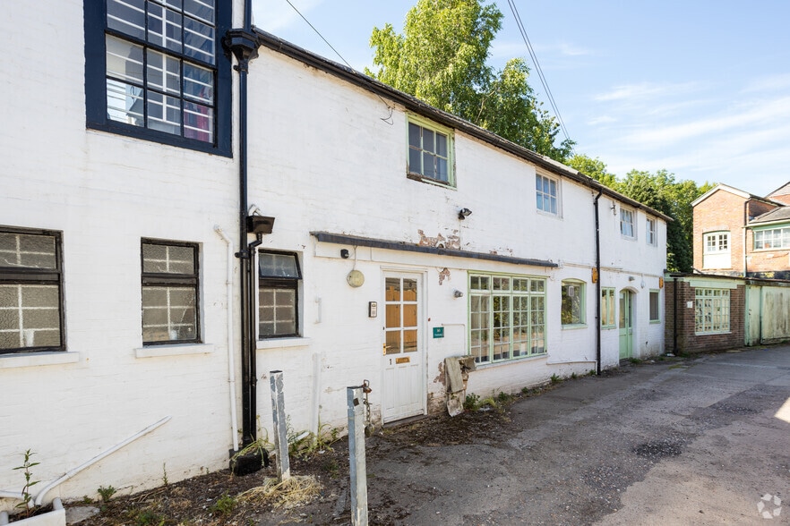 High St, Battle to rent - Building Photo - Image 3 of 3