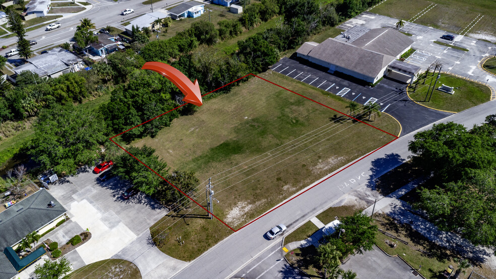 SW Ravenswood Ln, Port Saint Lucie, FL for sale - Building Photo - Image 1 of 30