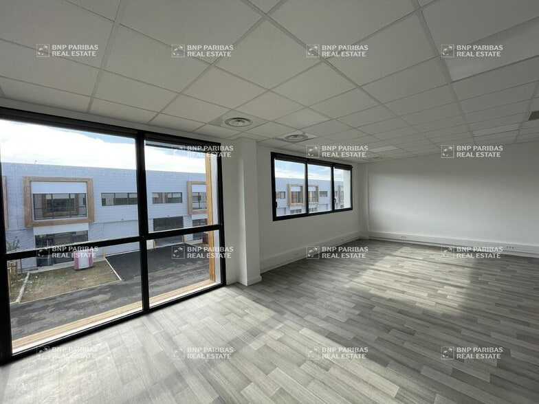 Light Industrial in Toulouse to rent - Interior Photo - Image 3 of 19
