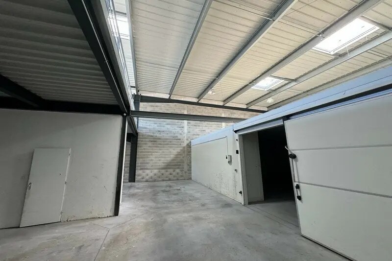 Light Industrial in Montpellier to rent - Interior Photo - Image 2 of 5