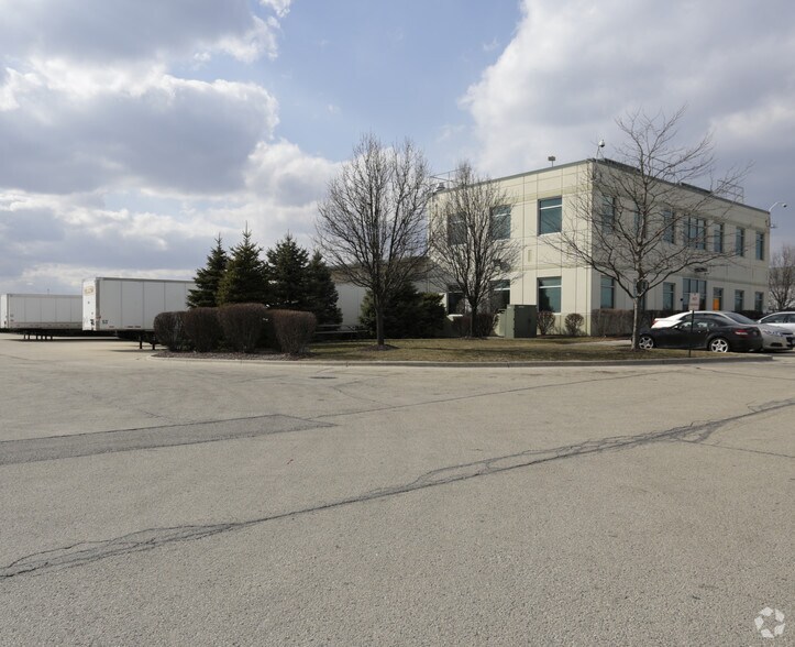 260 E Old Chicago Dr, Bolingbrook, IL for rent - Building Photo - Image 2 of 5