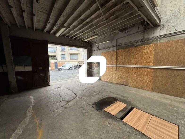 Light Industrial in Vanves to rent - Interior Photo - Image 1 of 12