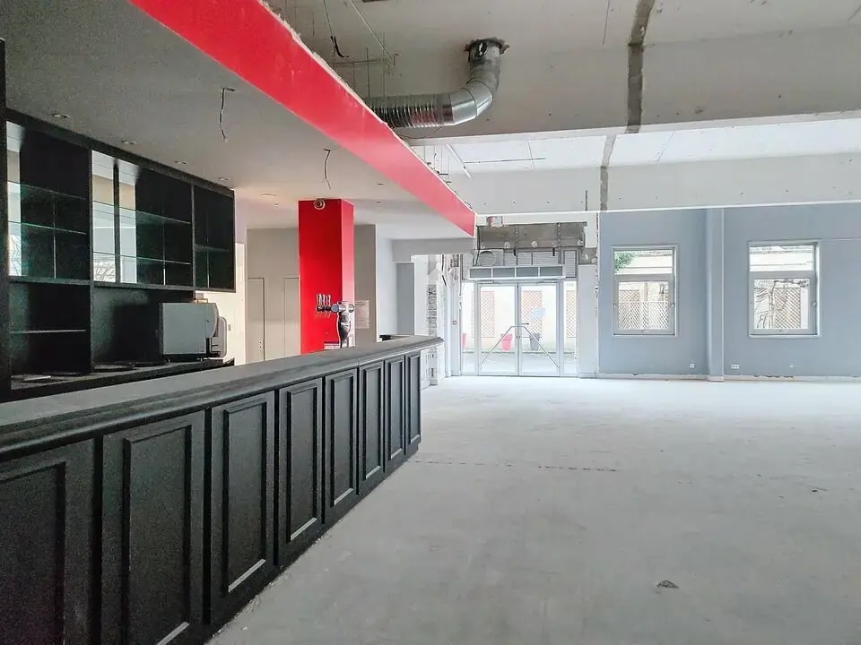 22-23 Quai Du President Carnot, Saint-Cloud for sale Interior Photo- Image 1 of 5