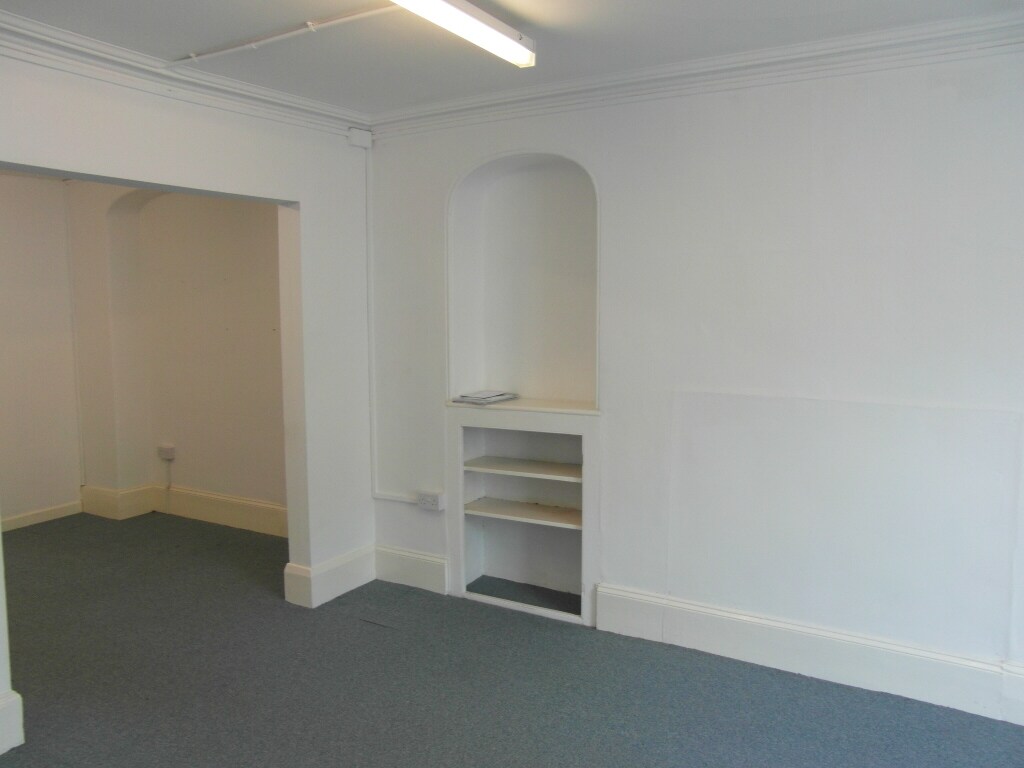 6 Fore St, Looe to rent Interior Photo- Image 1 of 1