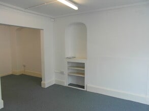 6 Fore St, Looe to rent Interior Photo- Image 1 of 1