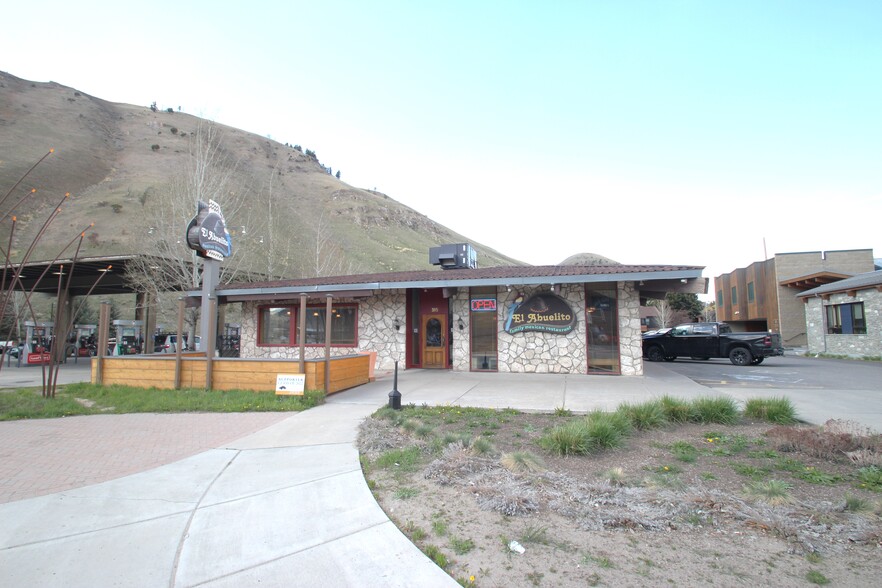 385 W Broadway Ave, Jackson, WY for sale - Primary Photo - Image 1 of 1