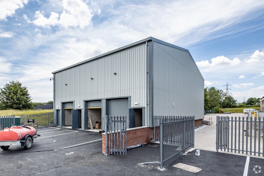 Stone Hill Rd, Bolton to rent - Primary Photo - Image 1 of 2