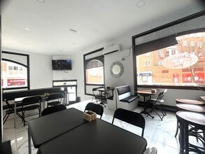 Retail in Madrid, Madrid to rent Interior Photo- Image 1 of 12