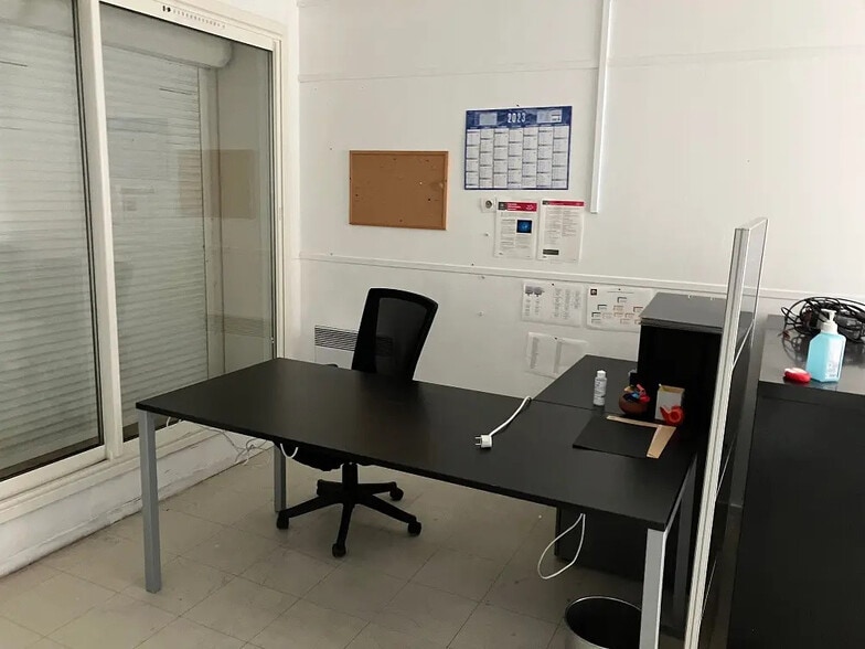 Office in Marseille to rent - Building Photo - Image 3 of 6