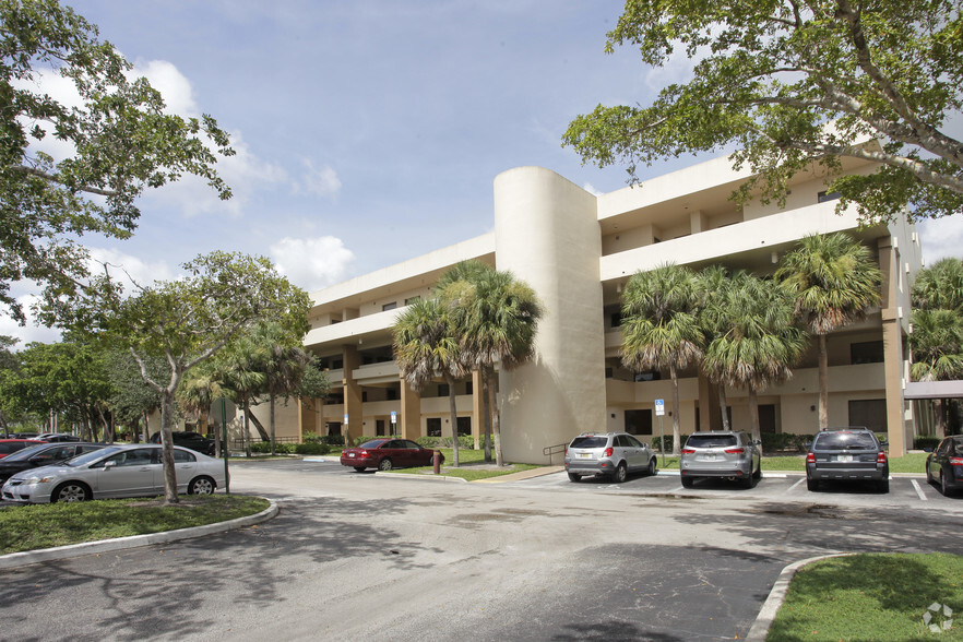 3800 Inverrary Blvd, Lauderhill, FL for sale - Primary Photo - Image 1 of 14