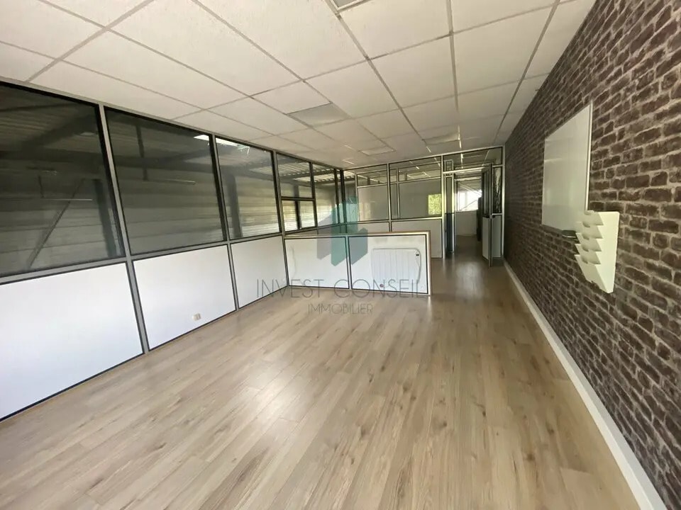 Office in Le Plessis-Bouchard to rent Building Photo- Image 1 of 11