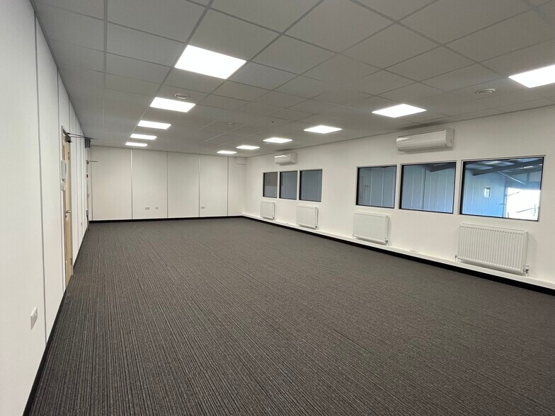 Office in Hangar 4, Cecil Pashley Way, Shoreham Airport, Shoreham by Sea to rent - Interior Photo - Image 1 of 8