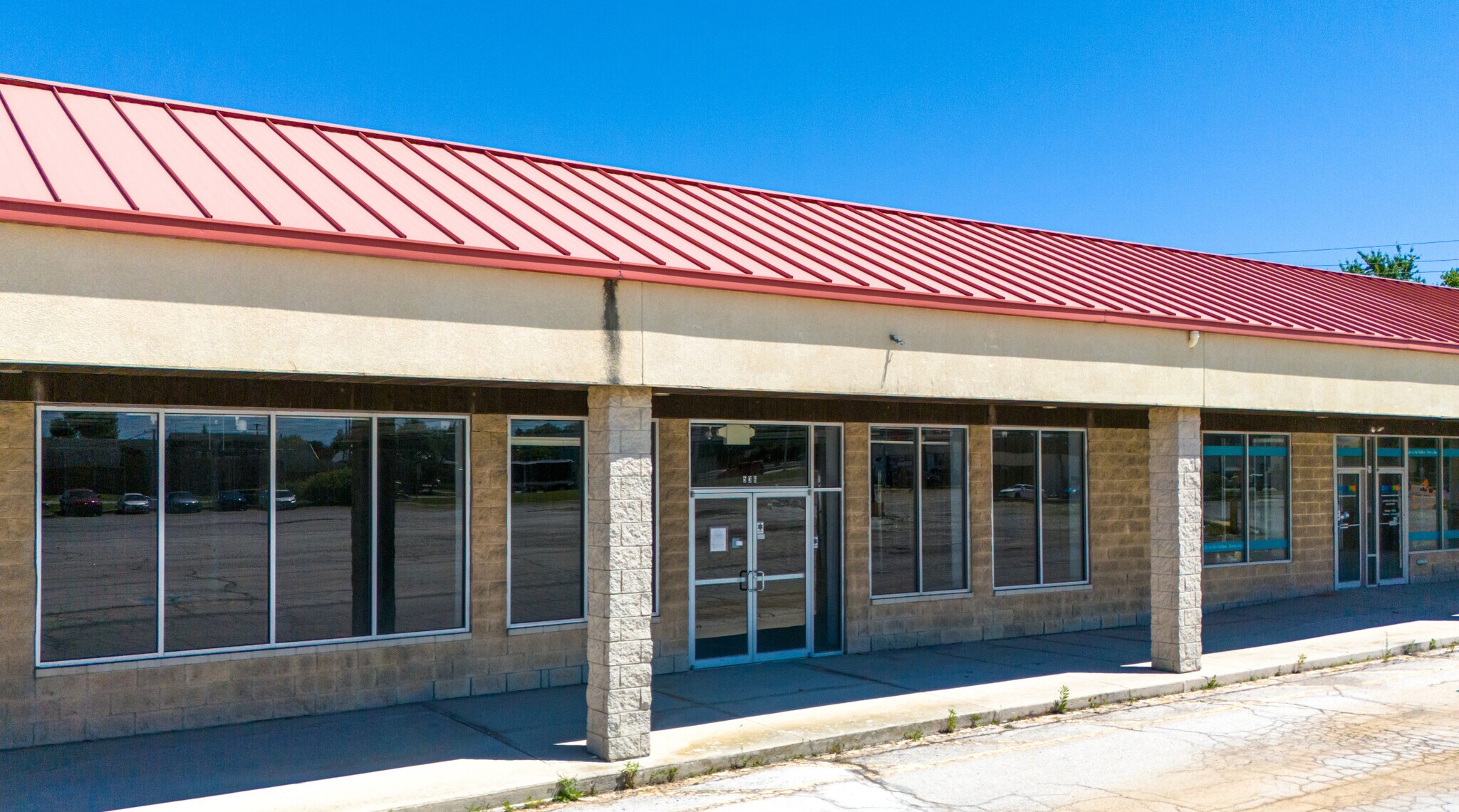 520-560 Plaza Dr, Fostoria, OH to rent Building Photo- Image 1 of 1