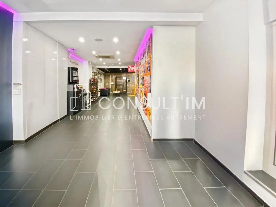 Office in Puteaux for sale Building Photo- Image 1 of 8