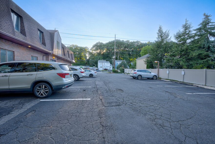 557 Broad St, Bloomfield, NJ for sale - Building Photo - Image 3 of 24