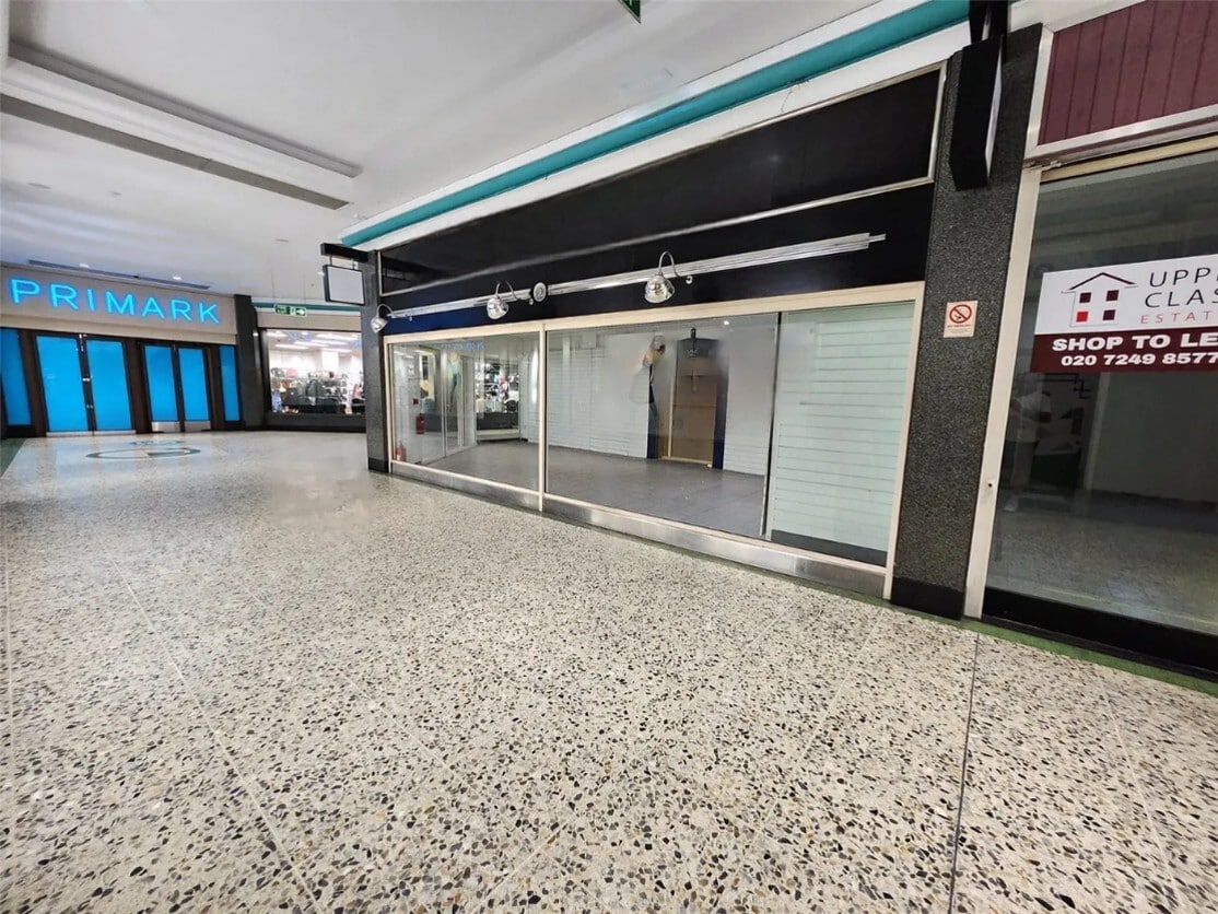 1-32 Quadrant Arcade, Romford to rent Interior Photo- Image 1 of 9