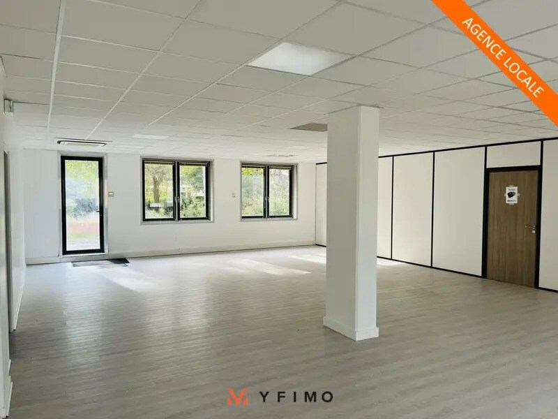 Office in Saint-Germain-en-Laye to rent Interior Photo- Image 1 of 7