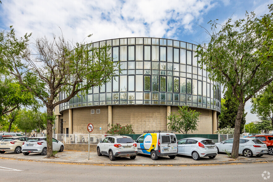 Industrial in L'hospitalet De Llobregat, Barcelona for rent - Building Photo - Image 2 of 2