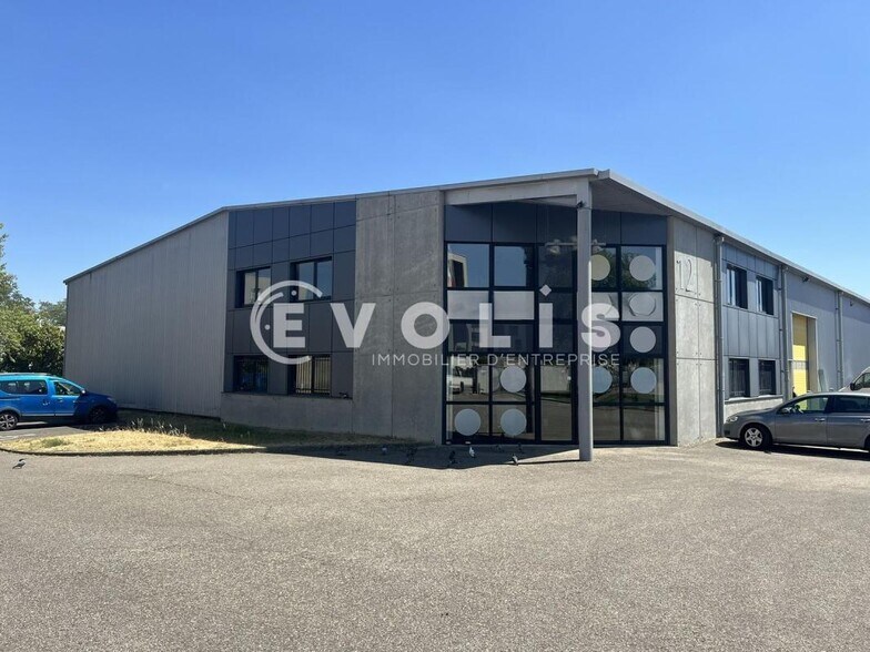 12 Rue Fulgencio Gimenez, Vaulx-en-Velin to rent - Building Photo - Image 1 of 39